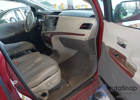 2014 Toyota Sienna Xle 7 Passenger z USA, uszkodzony, nr VIN 5TDDK3DC0ES094161